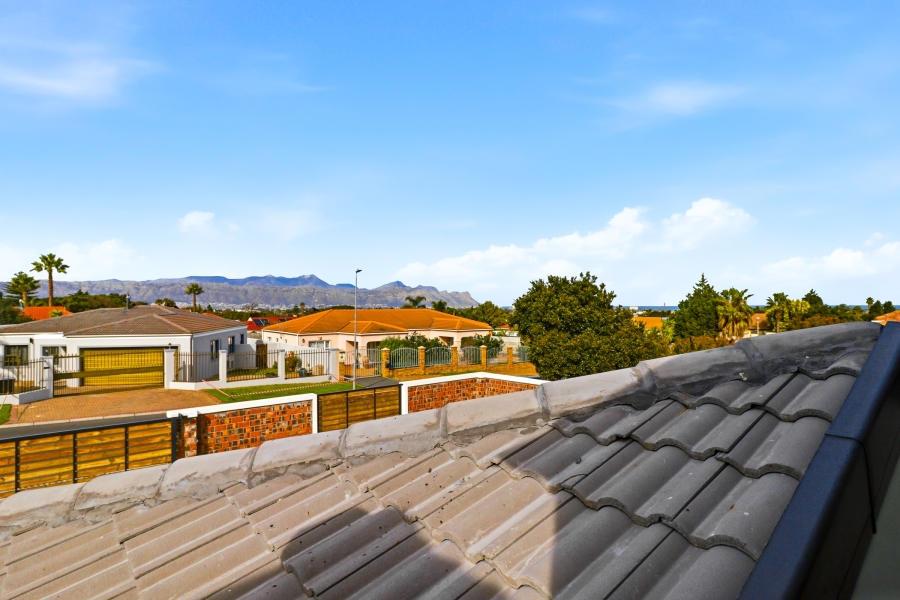 4 Bedroom Property for Sale in Somerset Ridge Western Cape